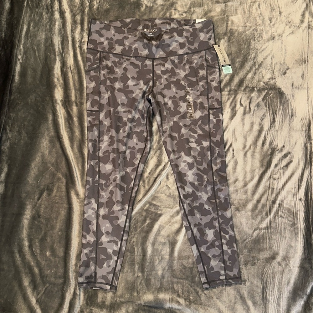 Ideology Gray Camouflage 7/8 Length Plus Size Legging With Size Pockets
